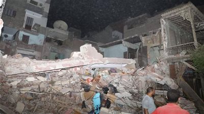 6 وفيات، أهالي الزقازيق يستعدون لتشييع جثامين ضحايا انهيار عقار شارع مولد النبي (صور)