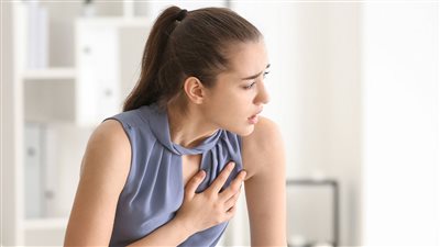ألم في الفك أم عسر هضم؟ ما أعراض الأزمة القلبية لدى النساء