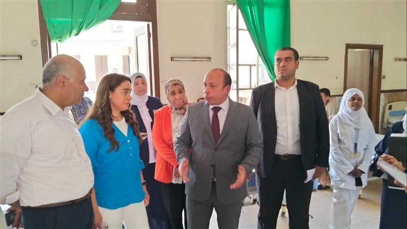 عميد قصر العيني خلال