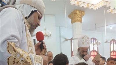 الأنبا بقطر يرسم 48 شماسًا في قداس عيد التجلي بديرمواس