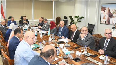 وزير الإسكان يستقبل محافظ بورسعيد لبحث ملفات العمل والتعاون المشترك