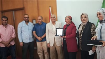 رئيس الغرفة التجارية يكرم مجلس سيدات الأعمال بالإسماعيلية (صور)