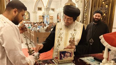 الأنبا يواقيم يترأس صلوات عيد العذراء مريم في إسنا (صور)