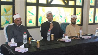 اجتماع موسع لمدير أوقاف الإسكندرية بالمفتشين وخطباء المكافأة بمسجد القائد إبراهيم