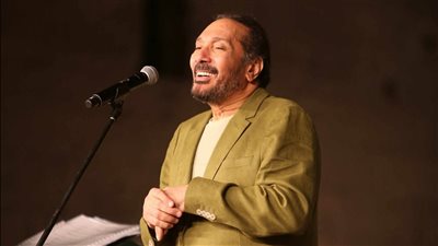  علي الحجار ممازحا جمهور مهرجان القلعة: هغني 10 أغاني علشان تلحقوا تروحوا (فيديو) 