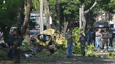 مقتل وإصابة العشرات في انفجار سيارة مفخخة قرب قاعدة عسكرية في كولومبيا (فيديو)