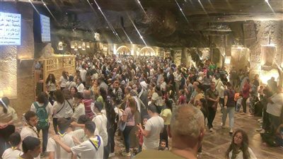 أكثر من 2 مليون زائر لكنيسة المغارة، وداع روحاني لاحتفالات مولد العذراء بجبل درنكة (فيديو) 