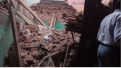 أسفر عن مصرع وإصابة أسرة بأكملها، أول صور لمنزل سوهاج المنهار ومدير الأمن ينتقل للموقع