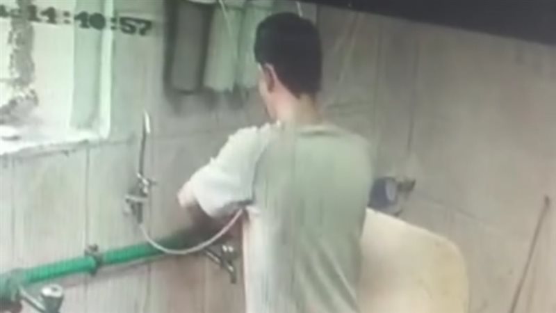سرقة لص لحنفيات مسجد