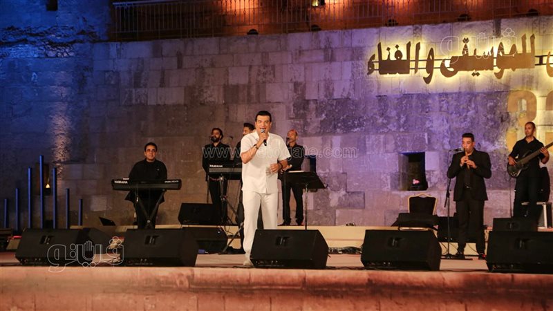 إيهاب توفيق فى مهرجان