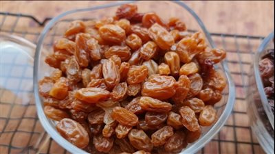 استجابة لمطالب المزارعين.. الصناعة تعلن إنشاء مجمع صناعي متطور لإنتاج الزبيب