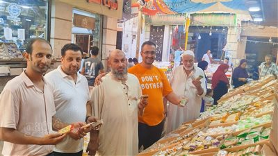 الكيلو بـ 120 جنيها، إقبال على حلوى المولد قرب المسجد الأحمدي بطنطا (فيديو)