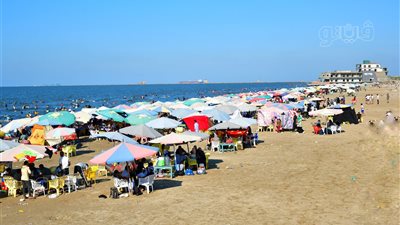 شمس وبحر ولعب، إقبال كبير من رحلات اليوم الواحد على شواطئ بورسعيد (صور)