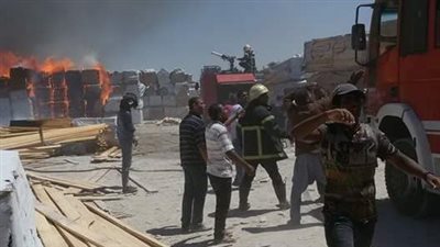 إخماد حريق في أرض فضاء بمنطقة أم زغيو بالإسكندرية ومنع امتداده لـ بنزينة مجاورة