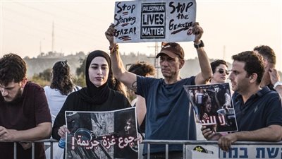 تظاهرة بالضفة الغربية المحتلة تضامنا مع غزة ورفضا لسياسة التجويع