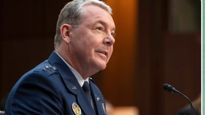 إعلام أمريكي: إقالة مدير وكالة استخبارات الدفاع الأمريكية