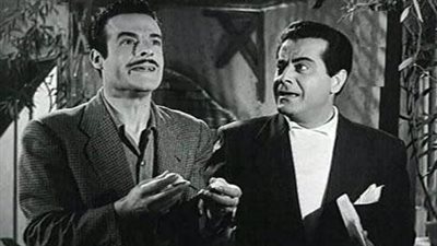 طرائف فنانين زمان على الشواطئ، القبض على يحيى شاهين بسبب 