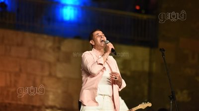 مدحت صالح يختتم حفله بمهرجان القلعة بـ