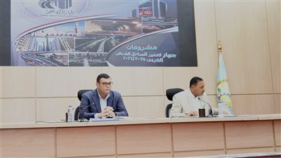 وزير الإسكان يستعرض الموقف التنفيذي لعدد من المشروعات بمطروح