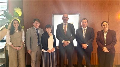 وزير التعليم يلتقي خبراء يابانيين مشاركين في دعم مركز 