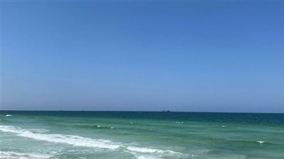 إخلاء شواطئ غرب الإسكندرية بسبب ارتفاع الأمواج (فيديو وصور)