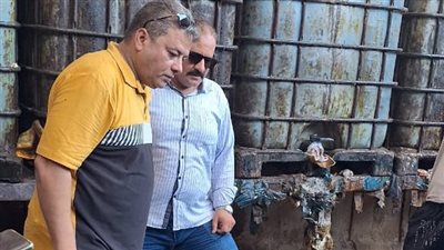 ضبط 5 أطنان زيت طعام هالك ومعاد تدويره داخل مصنع بدون ترخيص بالغربية (صور)