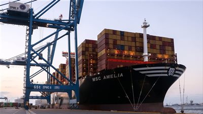 ميناء دمياط يستقبل سفينة الحاويات العملاقة 