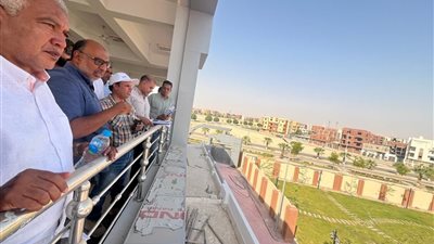 وزير الإسكان يتابع موقف المشروعات السكنية والمرافق والخدمات بقنا الجديدة
