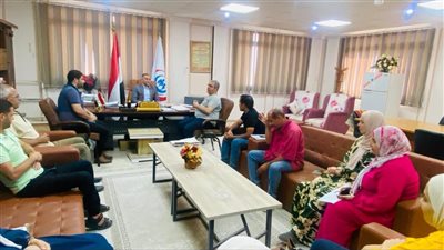 وكيل صحة شمال سيناء يعقد اجتماعا مع إدارة الحوكمة والمراجعة الداخلية والمتابعة