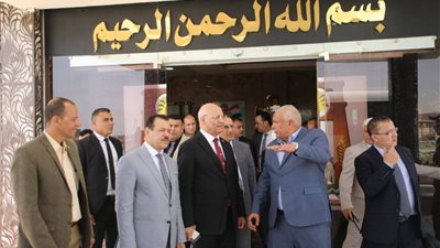 محافظ الوادي الجديد يلتقي وفد اللجنة الفنية للمجلس الأعلى للجامعات الأهلية 