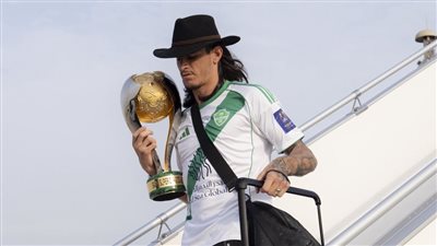 أهلي جدة يصل السعودية بعد التتويج بكأس السوبر (صور)