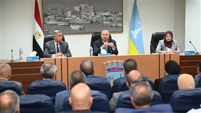 وزير الصناعة: مستعدون لإزالة أي تحديات تواجه المستثمرين الصناعيين 