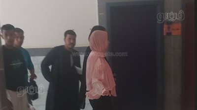 لحظة خروج الطالبات الناجيات من حادث الغرق بـ شاطئ أبو تلات من مستشفى العجمي (صور)