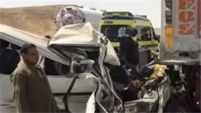 7 مصابين في تصادم 3 سيارات على الطريق الصحراوي الغربي بقنا