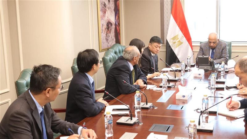 اجتماع وزير الكهرباء