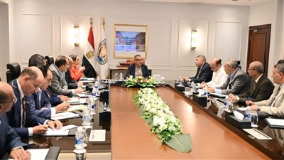 محافظ جنوب سيناء: خطة جديدة لرفع مستوى الانضباط الإداري وتسريع وتيرة العمل