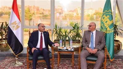 وزير العمل يرد على الانتقادات الخاصة بتخفيض نسبة العلاوة الدورية (فيديو) 