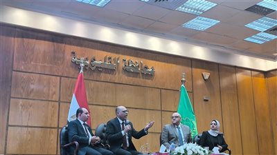 وزير العمل: اشتغلت 20 سنة في الجبل وحاسس بالعامل كويس قوي (فيديو) 