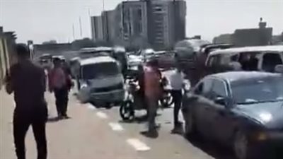 تصادم 3 سيارات بمحور جوزيف تيتو بالقاهرة