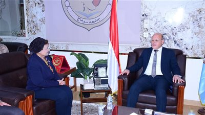 نائب وزير الصحة تبحث تعزيز دور جامعة سوهاج في القضية السكانية وخفض معدلات القيصري