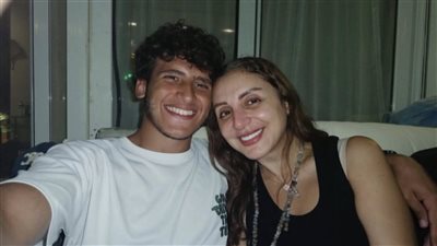 الصور الأولى لأنغام رفقة نجليها بعد عودتها إلى مصر