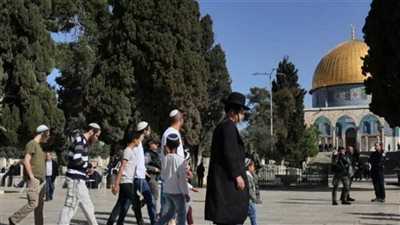 عشرات المستوطنين يقتحمون المسجد الأقصى وسط تأمين من قوات الاحتلال