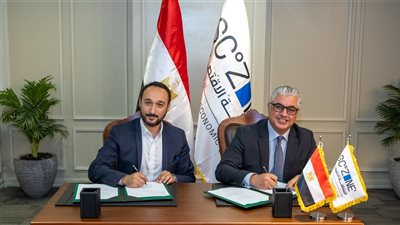 رئيس اقتصادية قناة السويس يوقع عقد إنشاء مصنع تركي للمنسوجات بالقنطرة غرب