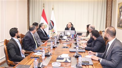 وزير قطاع الأعمال يبحث توظيف تقنيات الذكاء الاصطناعي في تطوير الشركات التابعة