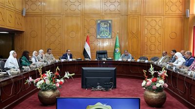 نائب محافظ الإسماعيلية يتابع الاستعدادات النهائية لجولة الإعادة في انتخابات مجلس الشيوخ (صور)