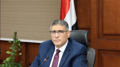 محافظ الجيزة يصدر قرارات بنقل وتكليف عدد من النواب والموظفين بحي الهرم (مستندات)