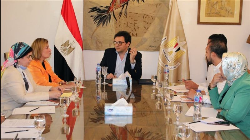 وزير الثقافة يلتقي
