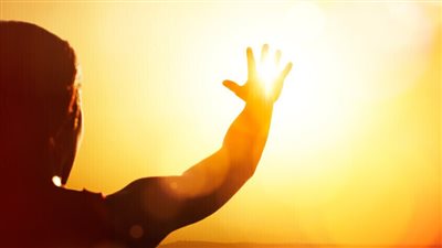 دراسة تحذر: موجات الحر المتكررة تسرع الشيخوخة البيولوجية