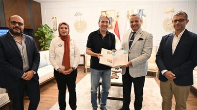 محافظ جنوب سيناء يبحث إقامة مشروعات زراعية عضوية متكاملة 