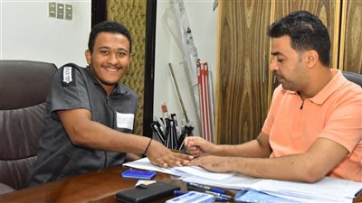 تسليم الدفعة الثالثة من تعويضات أهالي مساكن الإيواء بالمدابغ في أسيوط 